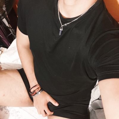 RagazzoRandom's profile picture. Chico random medio santo, medio brujo, profano y pagano pero jamás hereje
Aquí es sólo es un deposito de packs y nudes propios sin fines de lucro
Adulto TEA🧠🧩