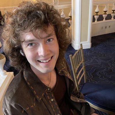 grahamdunne_'s profile picture. I play the guitar