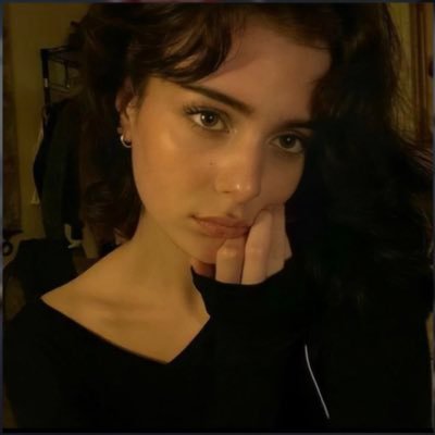 elizabeth_schtz's profile picture. Uni Life