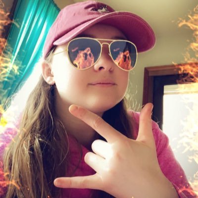 i am funny, sometimes silly, nice, swimmer and likes going outside. (when its warm outside) Snap- reagan_shields          Tik Tok- yogirlreagan2041