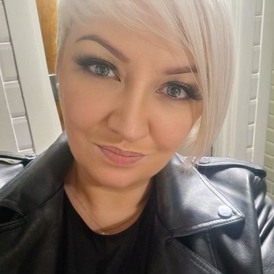 BlondeAndWise_'s profile picture. 65% water