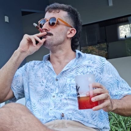 xoinhu's profile picture. lvl20 gc & film critic