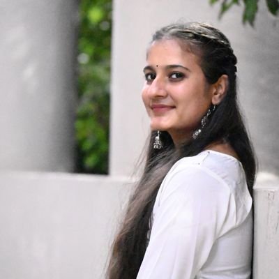 Sandhya_2912's profile picture. .