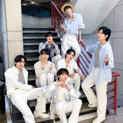 💜in this bangtan love for life💜 ▪︎
💜BTS∞ARMY💜 ▪︎ 💜OT7💜 ▪︎ https://t.co/4UA42i7FIV 🥰