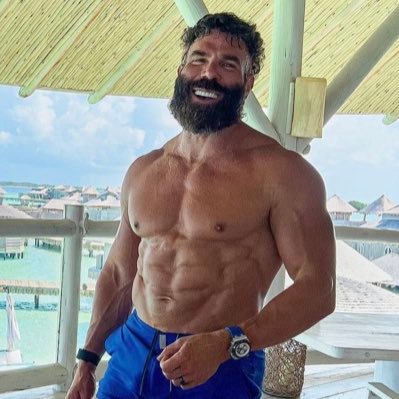 @DanBilzerian Parody. ↬ This internet mogul turned mainstream sensation lives a life only few would believe was real. Indulge in the Bilzerian lifestyle.