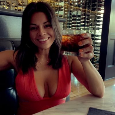 💃🏻PROUD Tejana 🎓UTSA Double Major English/ History👩🏻🎓 I ❤️ Tacos & Old Fashions 🌮🥃🏈🏀 #SpursTwitter #CowboysNation