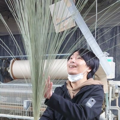 二代目畳職人。
宮城県白石市の畳やさん。
白石市初・国産畳表専門店。
くまモン人形のアイツ。
とにかく畳が大好きな子。
熊本県産をはじめ、高知県産、佐賀県産、石川県産の畳表ございます🤗
モダン乱敷き、デザイン畳もやります。
畳業界の二刀流✨
日本酒造ってましたがお酒は弱い。
楽天イーグルスファン。