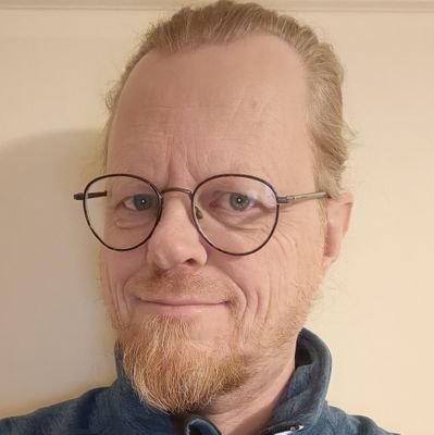 Matematiikan FM. Softajäärä. 1/10-päiväinen tenori oululaisten kärsimykseksi. Ilmeisesti liberaaliporvari. Väylänvarresta lähteny.
