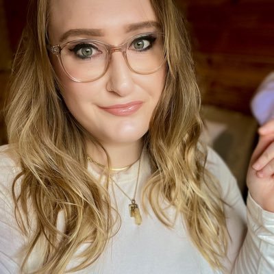 Personal Growth, Self Care + Wellness Blogger 💛 I like books, dogs and Yoga and that’s about it (she/her) Contact: https://t.co/6s25Grq8hy.neverland@hotmail.co.uk