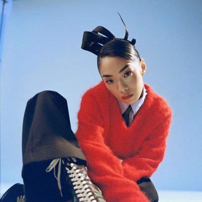 lesseranotfine's profile picture. Delicate, dark, and soaked in melancholy