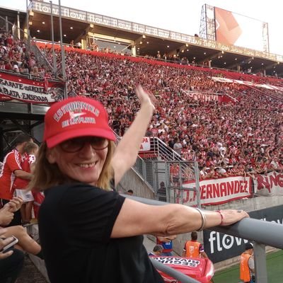 Nadie es dueño de tu Felicidad , por eso , no dejes tu alegría, tu paz, tu vida, en manos de Nadie .😘🎵💛