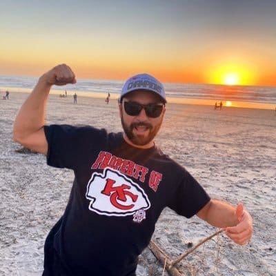 trevor_cis's profile picture. 32°20'32' N 117°03 22 O 🏄             Go @Chiefs #ChiefsKingdom