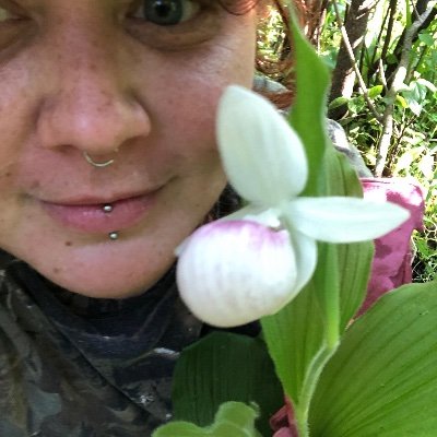 MS Student in the Plant Biology & Conservation Program at
Northwestern and Chicago Botanic Garden | NC State '18 | Mt. Holyoke '11 #QueerInStem