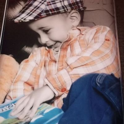 ro13498405's profile picture. Layman with a wisdom from above. Man who does things as the spirit directs. A red vine fenced, protected, watered & taken care of by God. Oasis of z barren land