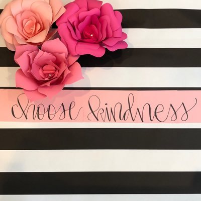 ASprinkleofThis's profile picture. Instagram@prettyboard