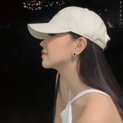 CharleaBinghoy's profile picture. sit down.