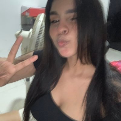 Valealco's profile picture. Instagram : @val.alarconn Se feliz, y vive la vida al máximo