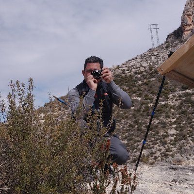 Abogado, Escritor, trabajador social, fotografo aficionado, un luchador por las causas justas o Quizás solo un loco más burlando su propia suerte!!!