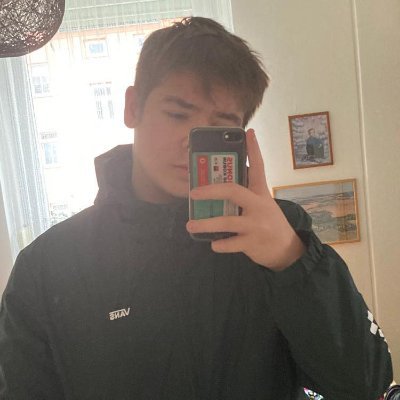 20 letej hráč cska , hrdý fanoušek HCE🤍🖤🏒 a slávistický srdcař.❤️🤍⚽️
https://t.co/74kpGJEi32