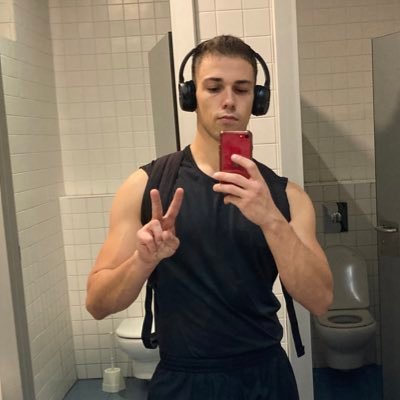 Varofernandez__'s profile picture. 