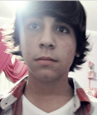 aqele qe seempre vai ta ali *-*