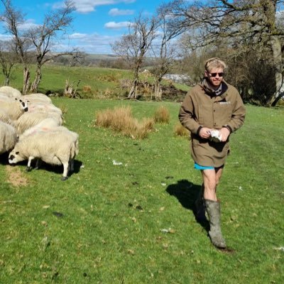 🧔🏻 Full time 4th generation farmer 🚜 Best looking farmer in all the lands. Got some sheep, cows and hens🐄🐓🐏 Showing Real life Farming