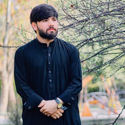 نقش معکوس نگین از سجده میگردد درست سر نوشت سر نگون را راست میسازد نماز