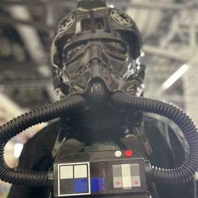 Dad
Star Wars Fan
Football Coach
Streamer
Eagles Fan
Come talk Ball or the force. Always be positive, move forward!