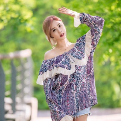 udemebynbyna's profile picture. Love Twitter because everyone judges everyone