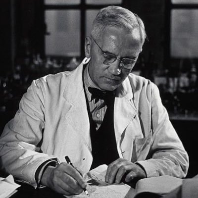 Hello, I’m Alexander Fleming and yes, I was the one who discovered penicillin. Nice to meet you 🧫