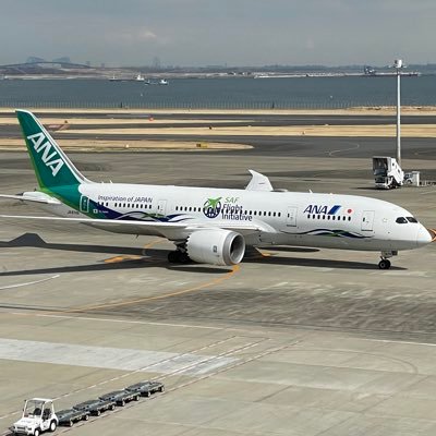 飛行機大好きな大学生 将来はグラハンなりたい 飛行機好きの人と繋がりたい ゲーム・ドライブ・電車好き1番好きなのはA340ｰ330 とB8昔だったらMD81 KOJメイン 裏垢のフォロー禁止