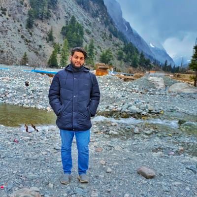 _binary01's profile picture. JavaScript & Vue Expert, Currently learning #DSA and working at @manafa_co