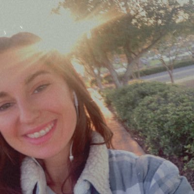 angeliclyns's profile picture. 