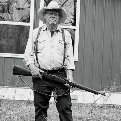 BuckInnay's profile picture. old fart, retired truck driver.