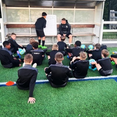 Sports Business & Coaching BA Hons | Dartford FC Youth Academy Coach | Junior Reds U14s  ⚽️ FA Level 2 in Coaching and GK