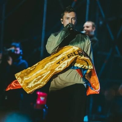 Vivo en contra de mi voluntad
Respiro sólo por TØP y BTS Mi único sueño es ir a sus conciertos