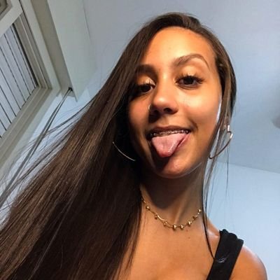 •| Aqui a intensidade habita! ✨🫀
•| Visto o branco, sou do axé e não nego a minha fé!🕯️📿