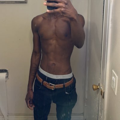 I’m a 5ft 11 black male 🍆 who has a high sex drive and is new to the porn scene😈 Ladies I enjoy being used n abused… come n let me taste that fruit🤤😜