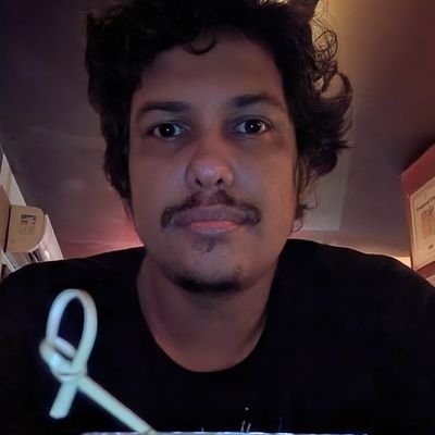 Programo em python e django, contribuo com o projeto GNOME, escrevo/pesquiso sobre técnica/tecnologia e tento tocar guitarra.