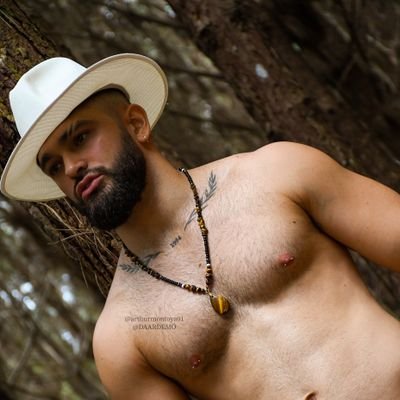 Explicite content 🔞 - Colombian man  🇨🇴
Model, Porn Star 🥵😏
 https://t.co/PonLlT5JQj