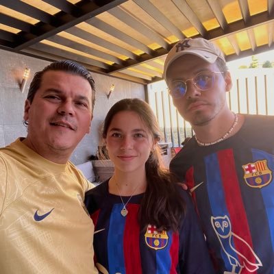 Architect, daydreamer and father of 2. Laker, Yankee, Giant, y Culè ! ....cinefilo y de Messi por conviccion