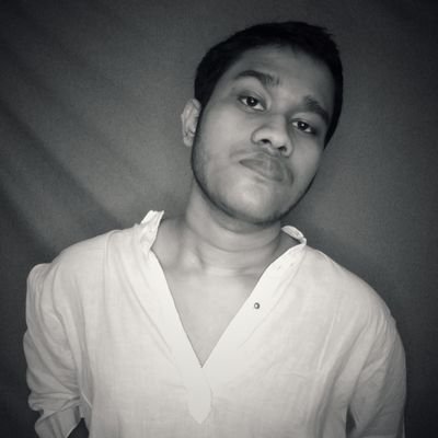 awwmyth's profile picture. Nostrils are Big.