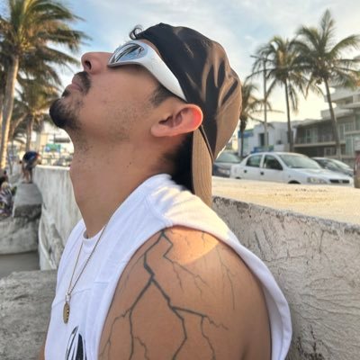 Eduflow19's profile picture. Yo no sé lo que es vivir, yo solo estoy improvisando