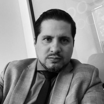 Lojano, abogado en ejercicio profesional, Magister en Derecho Constitucional en Universidad Católica Santiago de Guayaquil