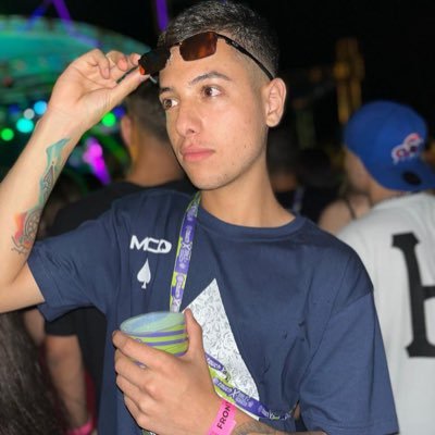 zinhof21's profile picture. 