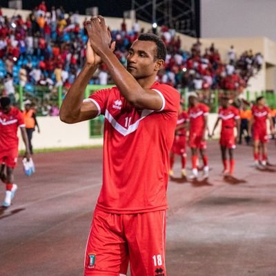 adri_garry's profile picture. Jugador del RCD Mallorca ❤️🖤⚽ | Internacional con Guinea Ecuatorial 🇬🇶 | Periodista 🎤