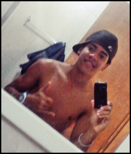 :) Namorada dele aqii : Meu BBê .. um menino q tds querem conhecer mais ñ tem essa oportunidade ;
