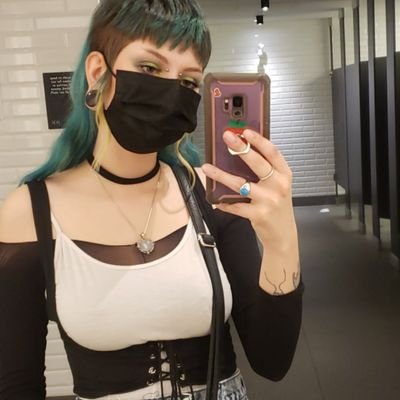 sadhemp's profile picture. godless regret. boygirl. 25. they.  18+.
⬇️tattoo artist