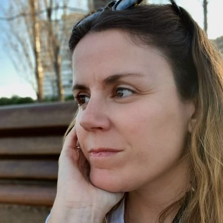 caladeloshumos's profile picture. Madre vikinga y periodista en el @CSIC. Premio Foro Transfiere de Periodismo 2020. Antes en @el_pais y @EFEnoticias. Cotraductora del islandés @ragnarjo