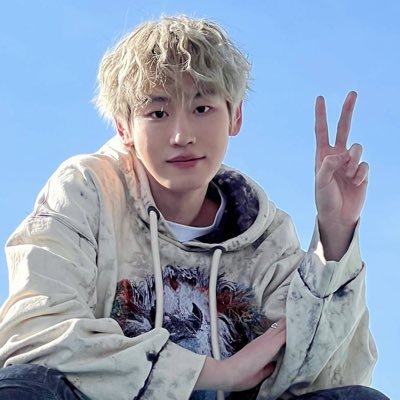 AK 刘彰 (n.) บุคคนที่เรายกพรทุกข้อให้และขอให้เธอไม่แตกสลายระหว่างการเติบโต ❤️ @into1_official_ My wish for you is that you find the courge to makee yourself happy
